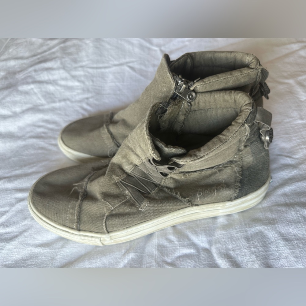 Blowfish Booties/sneakers side zipper size 10